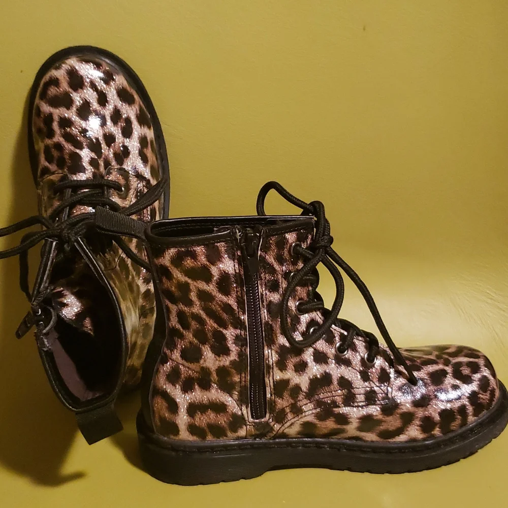 Steve Madden leopard Lace-up/Zipper Combat boots